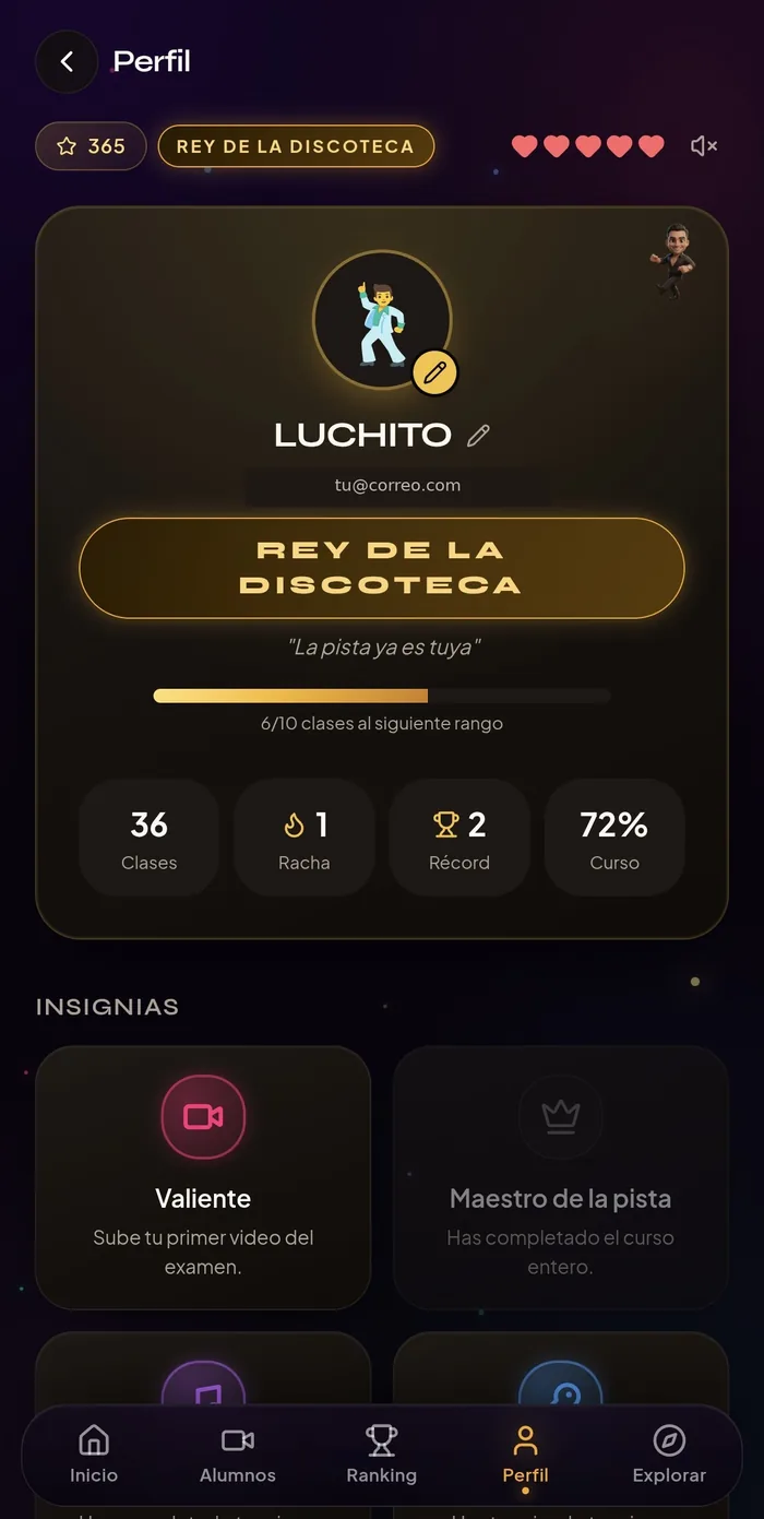 Perfil de alumno con rangos, racha e insignias desbloqueadas